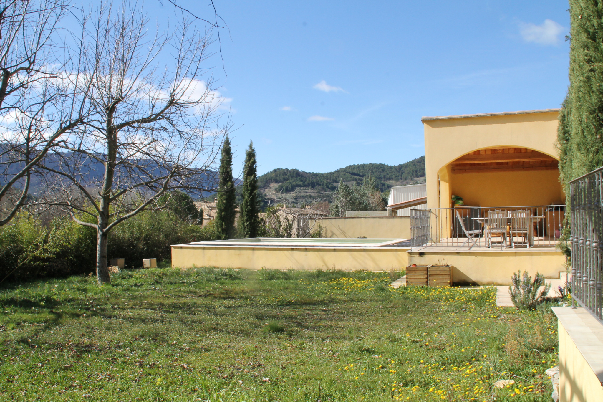 vente BUIS LES BARONNIES / VILLA SPACIEUSE / VUE SUPERBE / TERRAIN ET