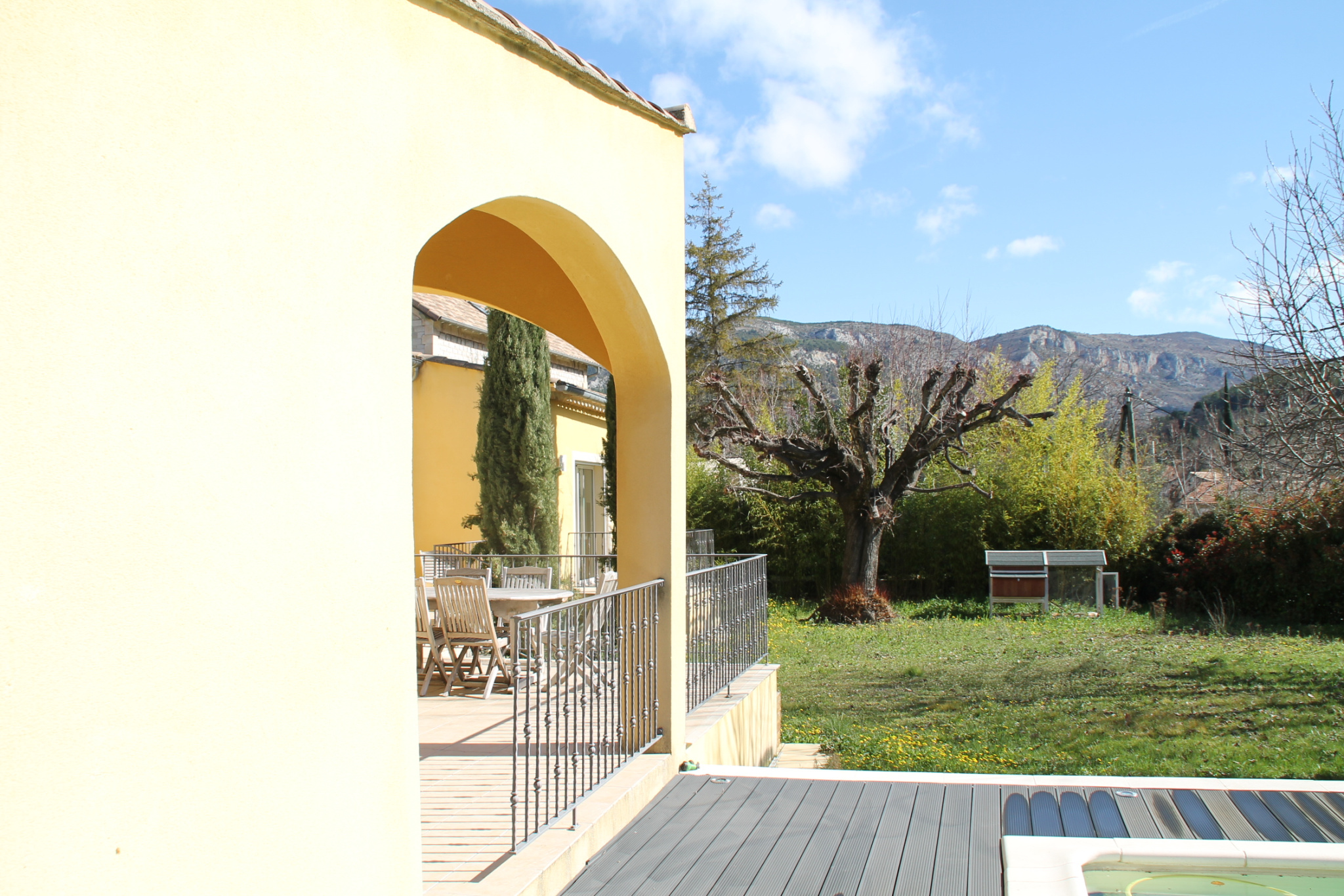 vente BUIS LES BARONNIES / VILLA SPACIEUSE / VUE SUPERBE / TERRAIN ET PISCINE