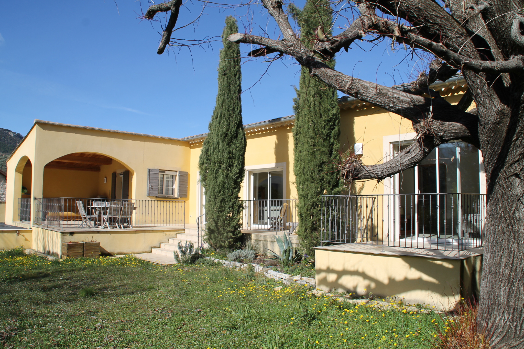 vente BUIS LES BARONNIES / VILLA SPACIEUSE / VUE SUPERBE / TERRAIN ET PISCINE