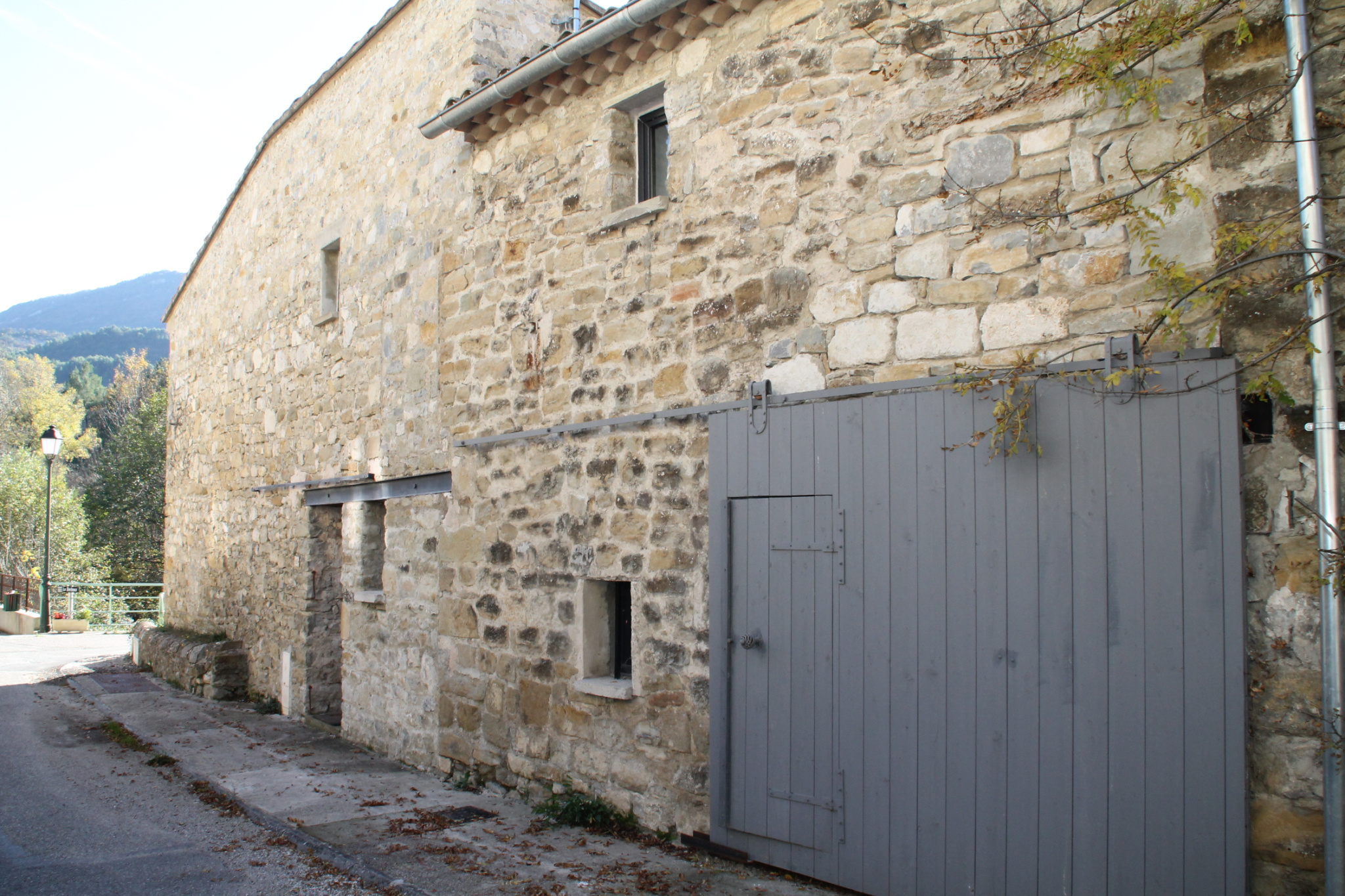 vente BUIS LES BARONNIES / MAISON EN PIERRES / SH85M² / TERRASSE