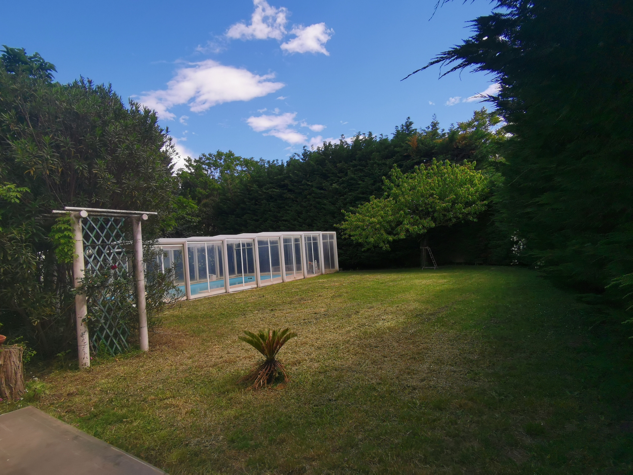 vente PONT SAINT ESPRIT / SPACIEUSE MAISON + 25 GARAGES (loués