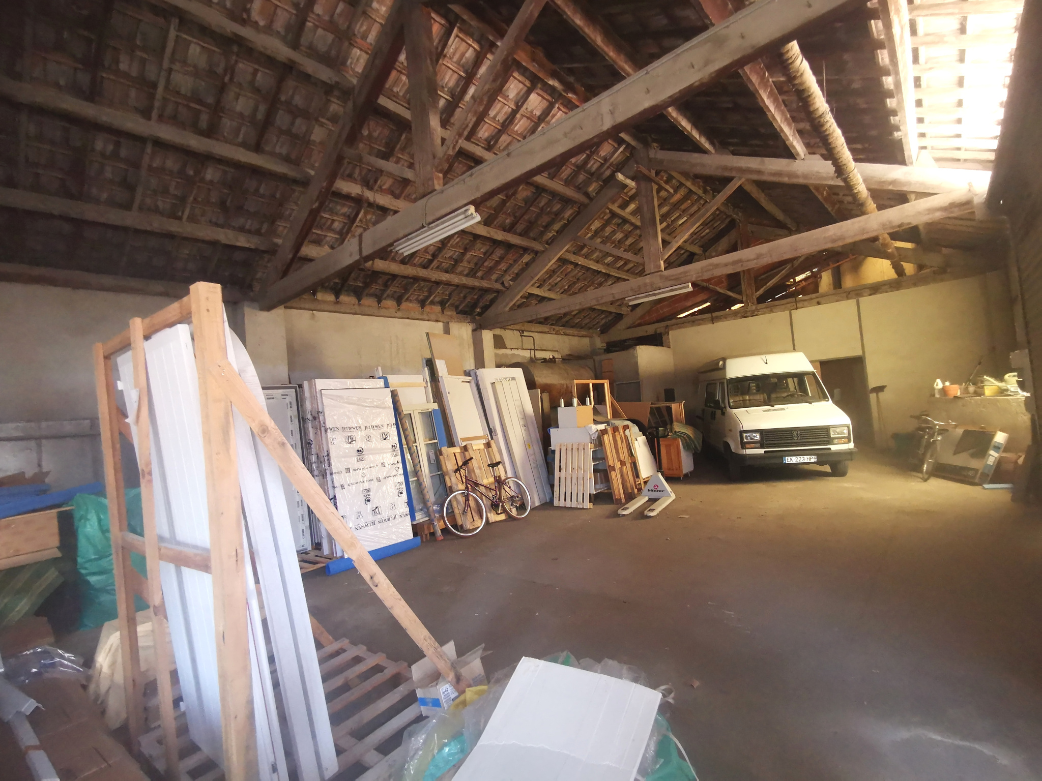 vente PONT SAINT ESPRIT / SPACIEUSE MAISON + 25 GARAGES (loués